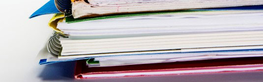monton de papeles y de libros