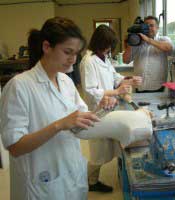 Catia y Ana en el taller
